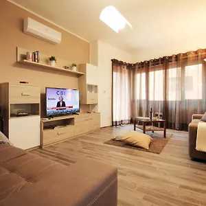 Eur Bright Spacious Terraced With Private Parking Only For Small Cars Apartment Rome