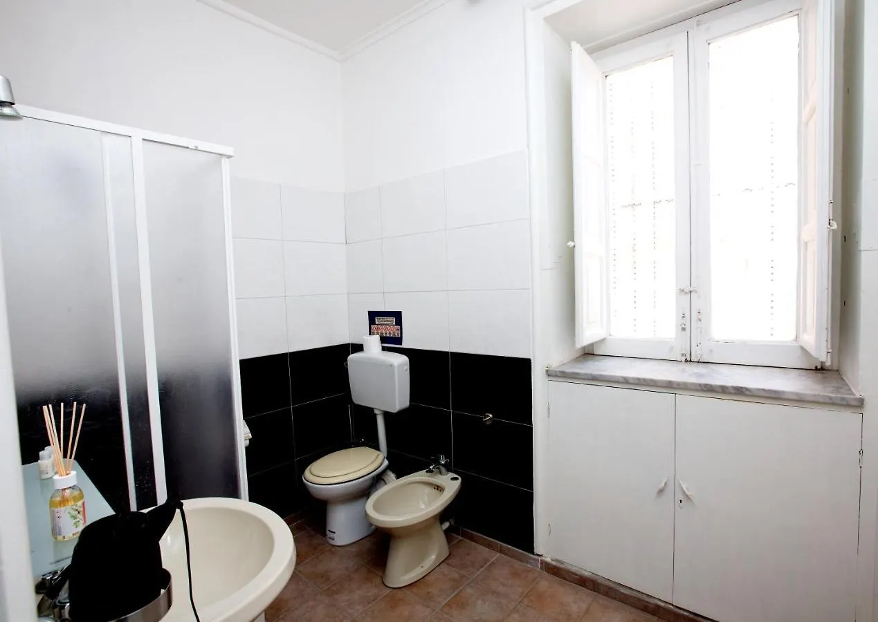 Giachi Friendly Rooms Alla Stazione 巴勒莫 0*,